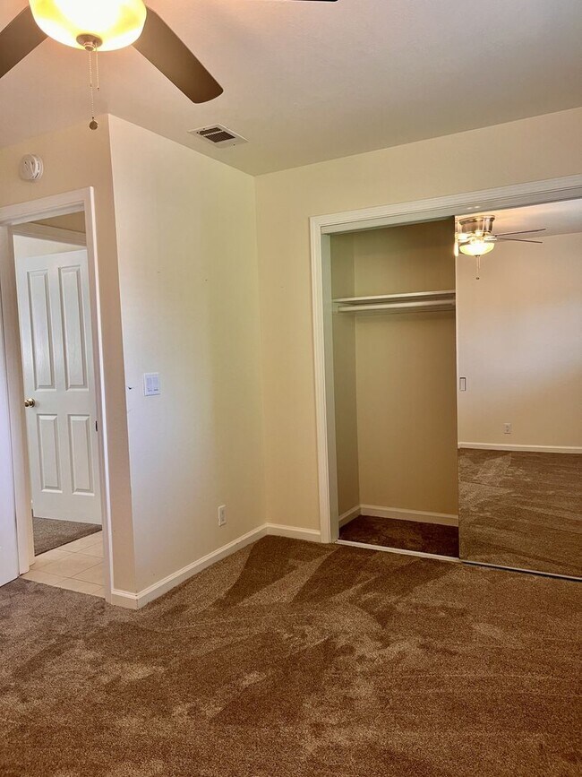 Building Photo - 196 Normandy Dr