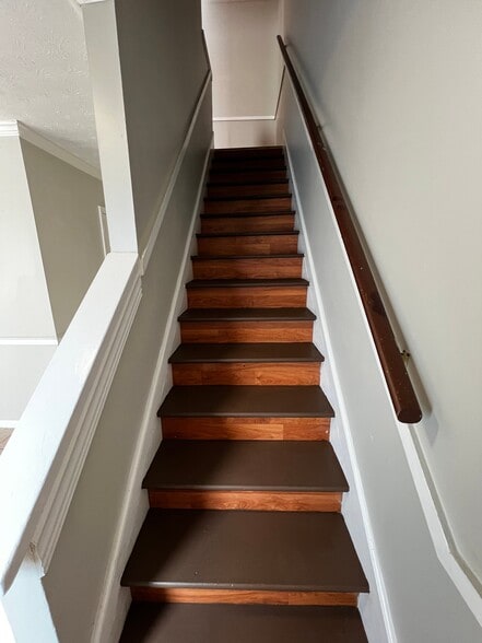 Building Photo - 3837 Meadow Creek Dr