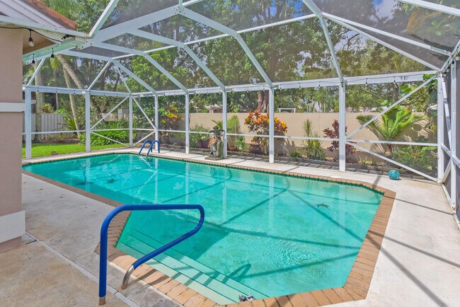 Building Photo - 348 Eagleton Golf Dr