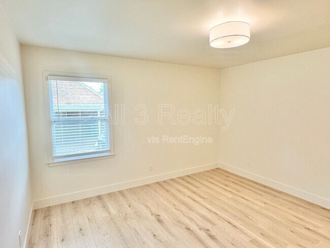 Building Photo - 3224 Little John Dr
