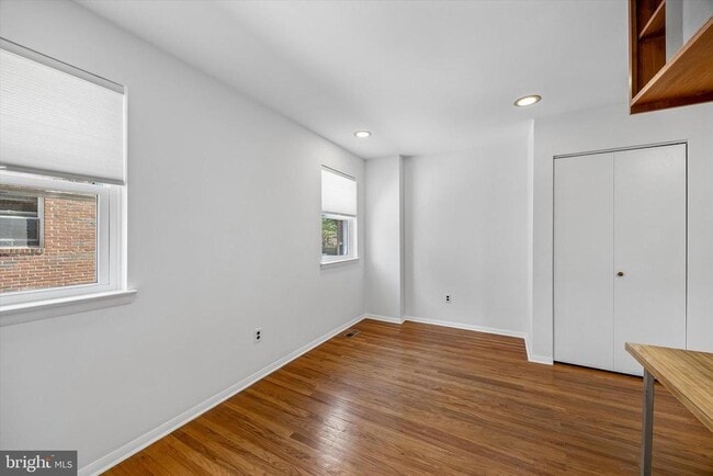 Building Photo - 517 S Randolph Ct