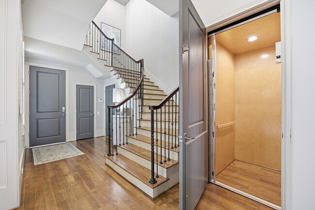 Building Photo - 3240 Bammel Ln