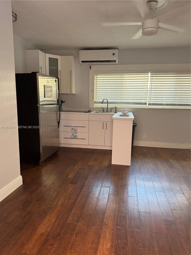 Building Photo - 323 New Mexico St