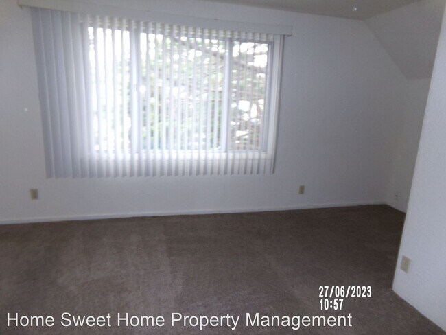 Building Photo - 3 br, 2 bath House - 715 E. First Street