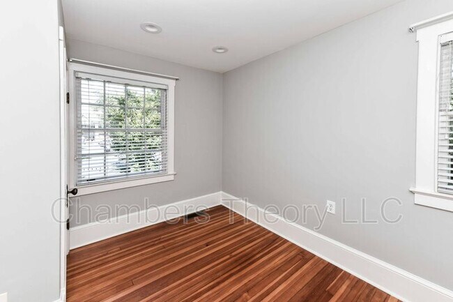 Building Photo - 802 N Daniel St