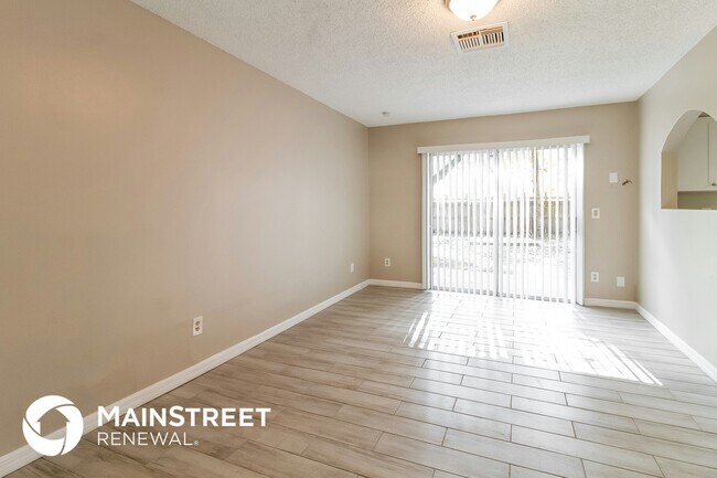 Building Photo - 2409 Oak Hollow Dr