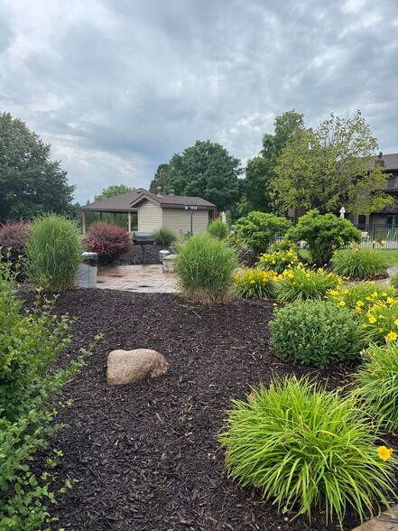 Building Photo - 3420 Golfview Dr