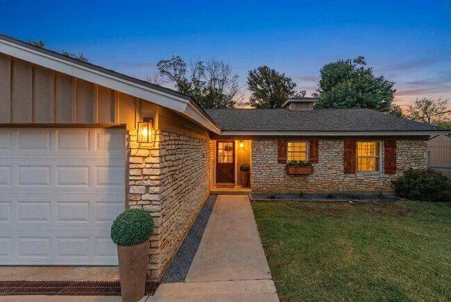 Building Photo - 142 Lake Shore Dr