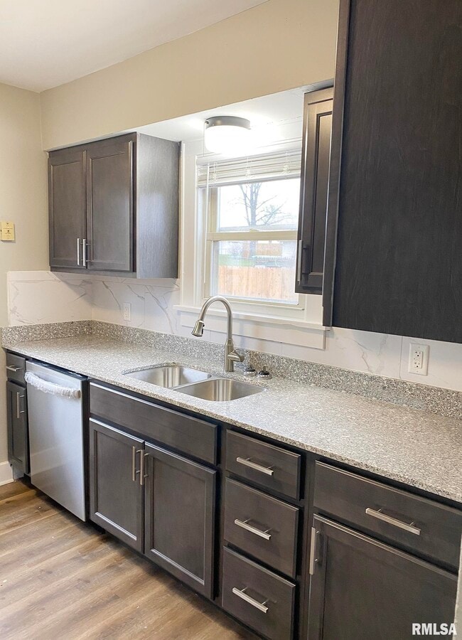 Building Photo - 303 Central St