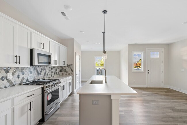 Building Photo - 634 Herlong Ave