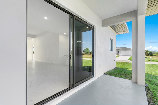 Building Photo - 4233 Jacaranda Pkwy W
