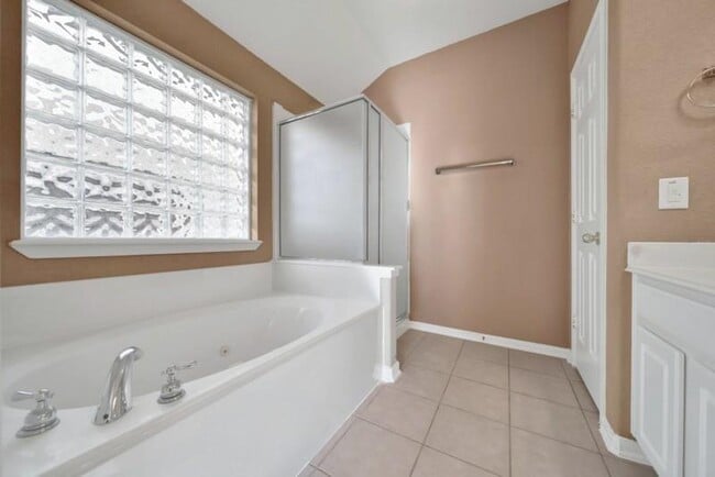 Building Photo - 815 McIntosh Bend Dr