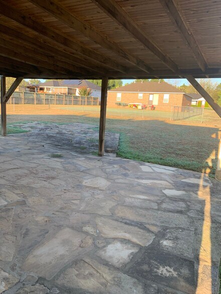Building Photo - 530 Summer Dr