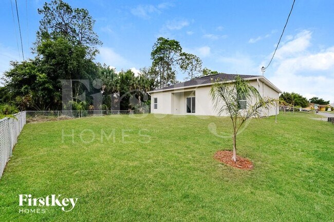 Building Photo - 2867 Tivoli Ave SE