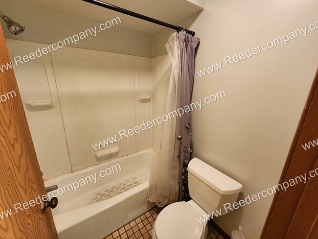 Building Photo - 2 Bedroom / 1 Bath Condo
