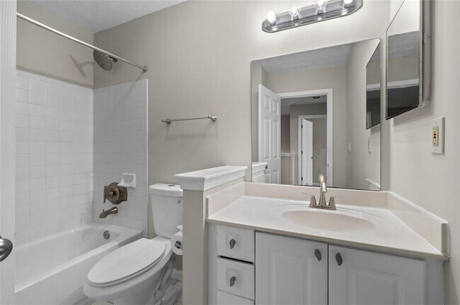 Building Photo - 2680 Pine Tree Rd NE