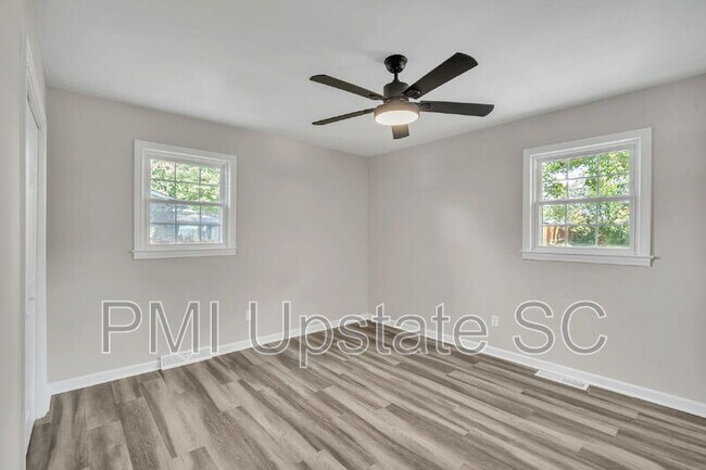 Building Photo - 120 Abbotsford Dr