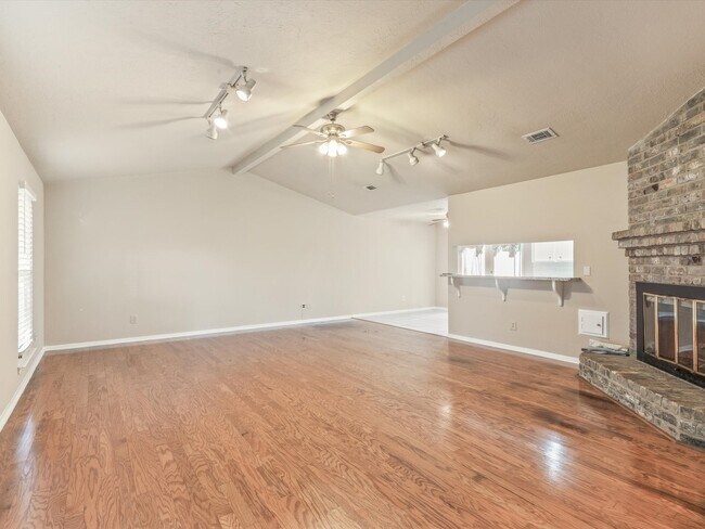 Building Photo - 9811 Charter Ridge Dr