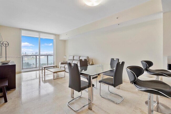 Building Photo - 253 NE 2nd St