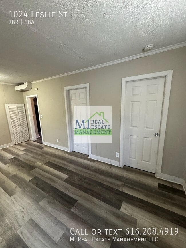 Building Photo - 1024 Leslie St