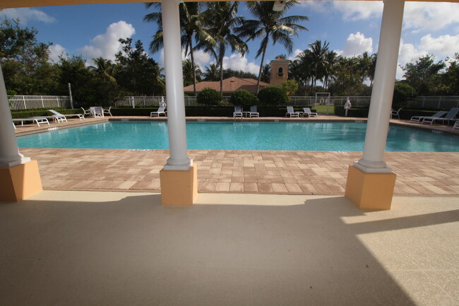 Building Photo - 256 San Remo Dr