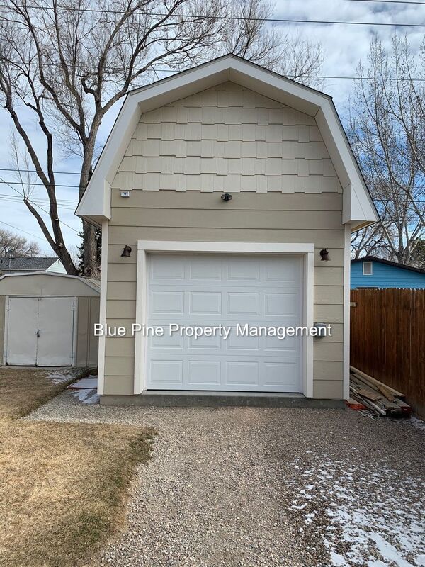 Building Photo - 556 Warren Ave