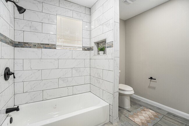 Building Photo - 812 7th Ave N