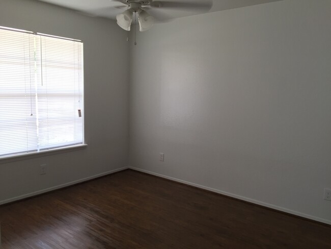 Building Photo - 3700EL