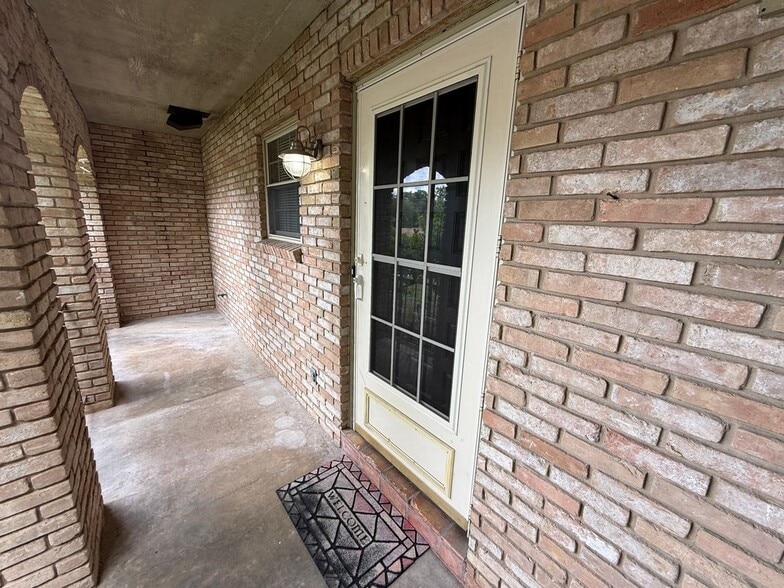 Building Photo - 2207 Lotus Blossom St