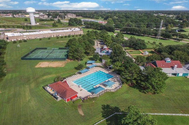 Building Photo - 20419 Windrose Bend Dr