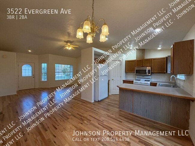 Building Photo - 3522 Evergreen Ave