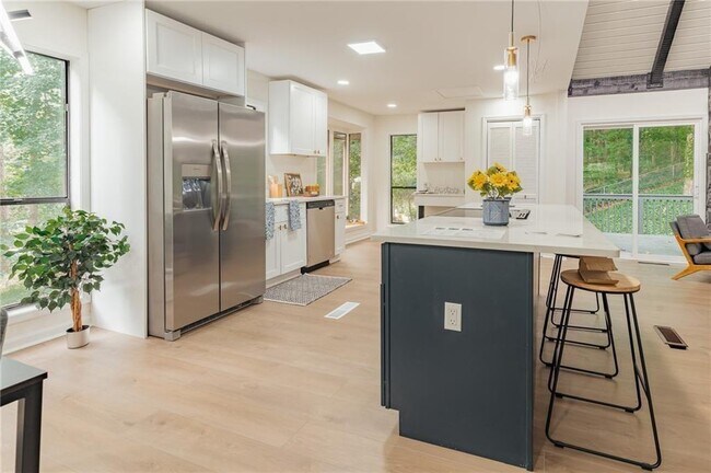 Building Photo - 2708 Spencers Trace NE