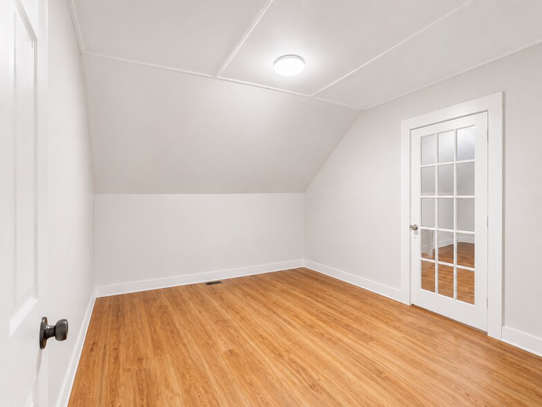 Building Photo - 11 Holten St