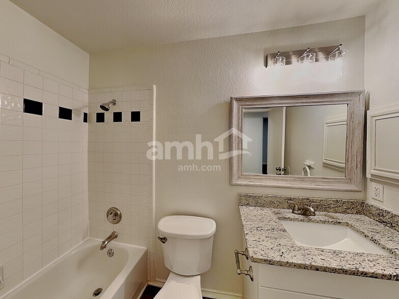 Building Photo - 1009 Whistle Stop Dr