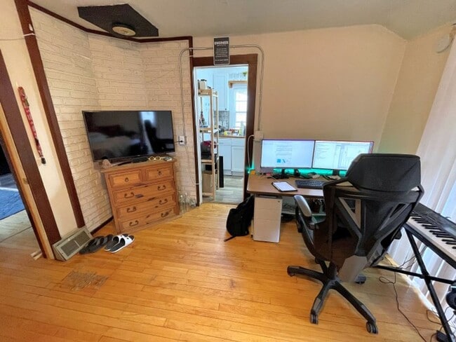 Building Photo - 1323 St James Ct