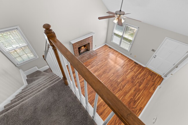 Building Photo - 4505 Aviemore Crescent