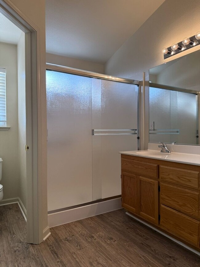 Building Photo - Available Now! Spacious home located in North Merced