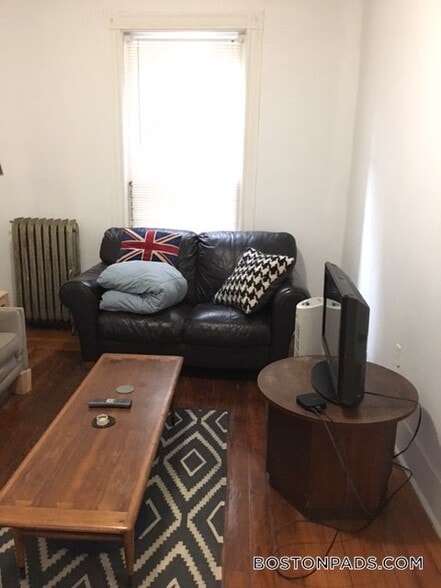 Primary Photo - 2 Centre St