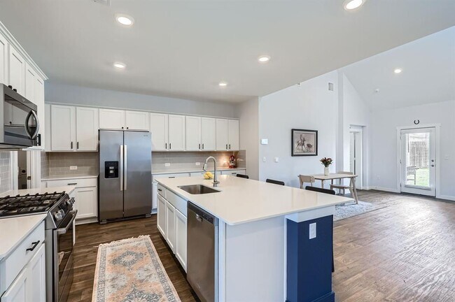 Building Photo - 13908 Neskar Dr