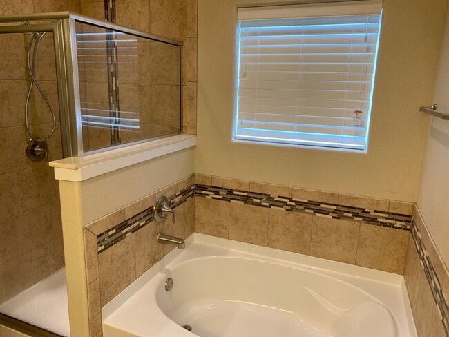 Building Photo - Ranch home with main floor master, 4 bed 3 bath Ranch home in Frederick