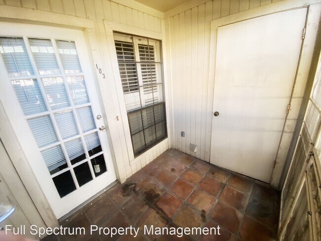 Building Photo - 2 br, 1.5 bath House - 7815 Broadway #103A