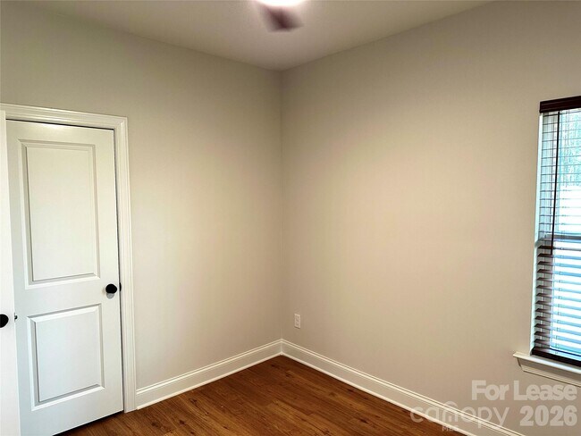 Building Photo - 525 N Linwood Ave