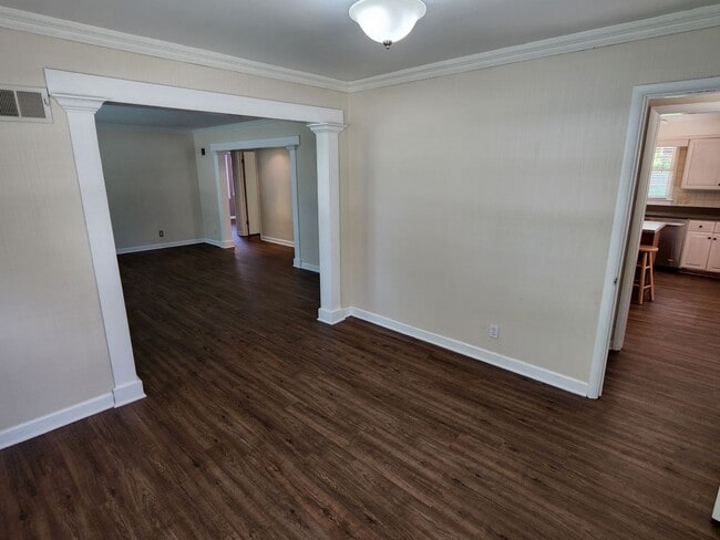 Building Photo - 3 bedroom Tosa ranch