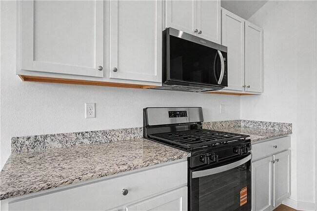 Building Photo - 3021 Laredo Ln