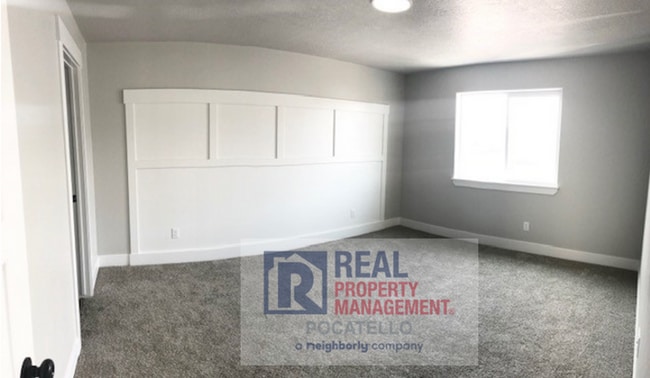 Building Photo - 3 Bedroom 2.5 Bath Townhome - 1 Car Garage