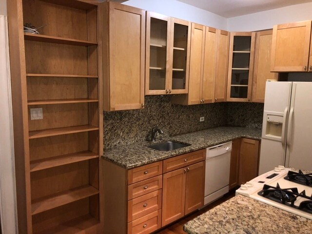 Building Photo - 1205 W Sherwin Ave