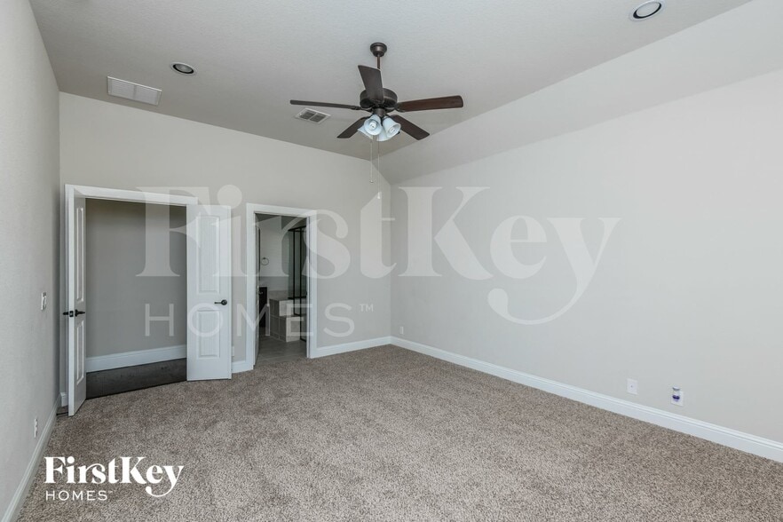 Building Photo - 2404 Cabrillo Ln