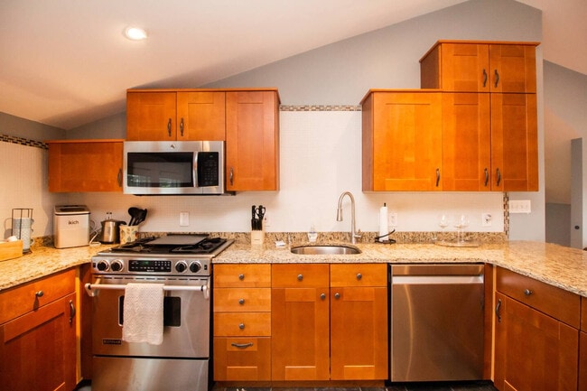 Building Photo - 247 Savin Hill Ave
