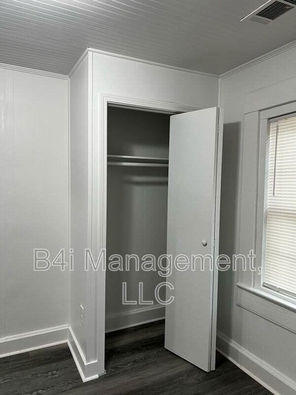 Building Photo - 511 Alford St