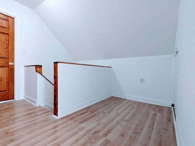 Building Photo - 834 N Kolin Ave
